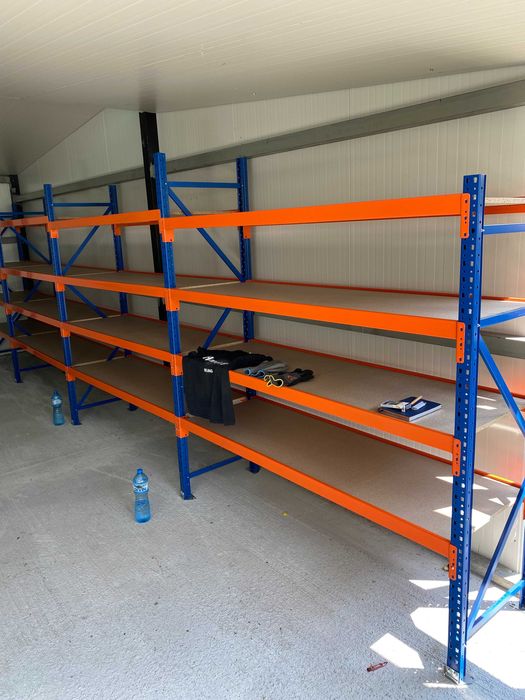 Стелажи - средно тежки стелажи за склад и магазин