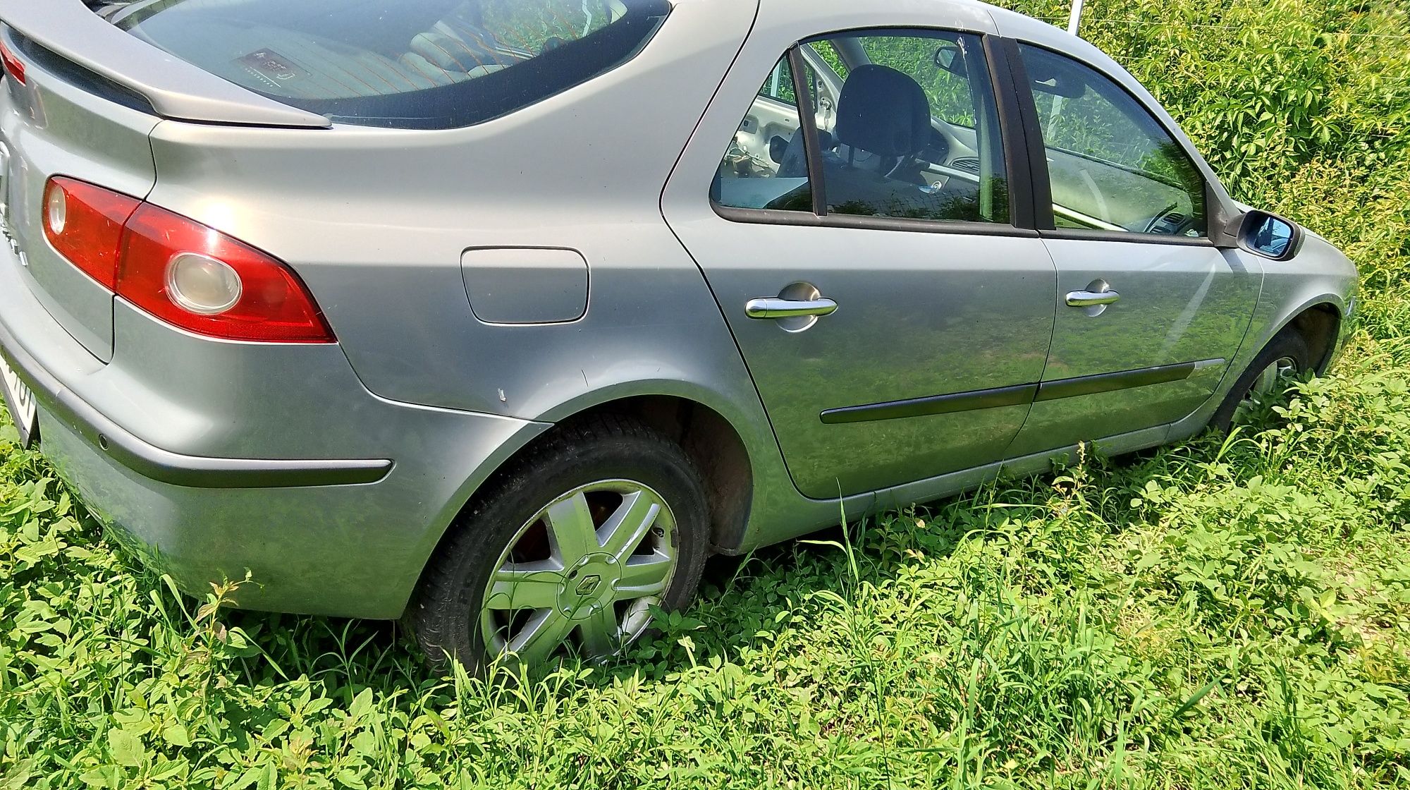 Dezmembrez Renault Scenic 2 și Renault Laguna 2