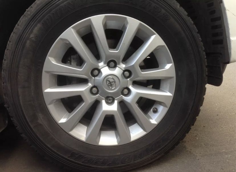 Оригинальные диски с шинами на Прадо 150