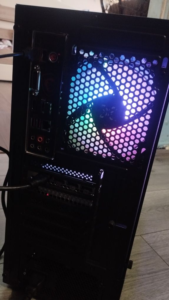 Геймърски Компютър Ryzen 7 - 32 RAM