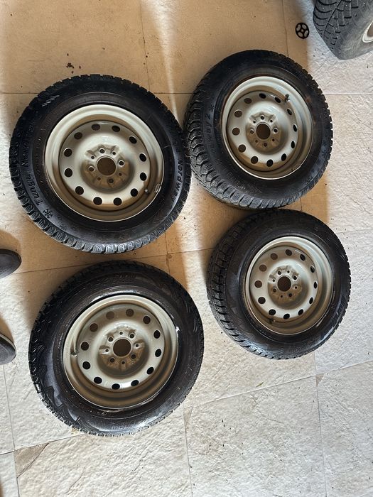 Продам комплект зимних колес