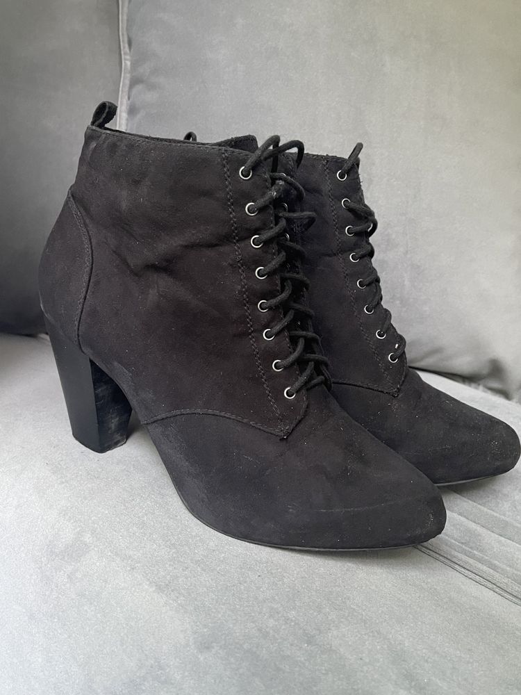 Pantofi diverse modele