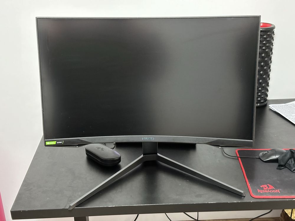 Monitor Samsung G7 240hz 2k 27''