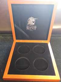 Нова оригинална кутия с 4 бр. гнезда за монети с диаметър до 4.07 см.