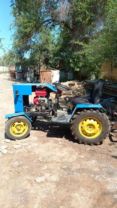 Mini traktor sotiladi