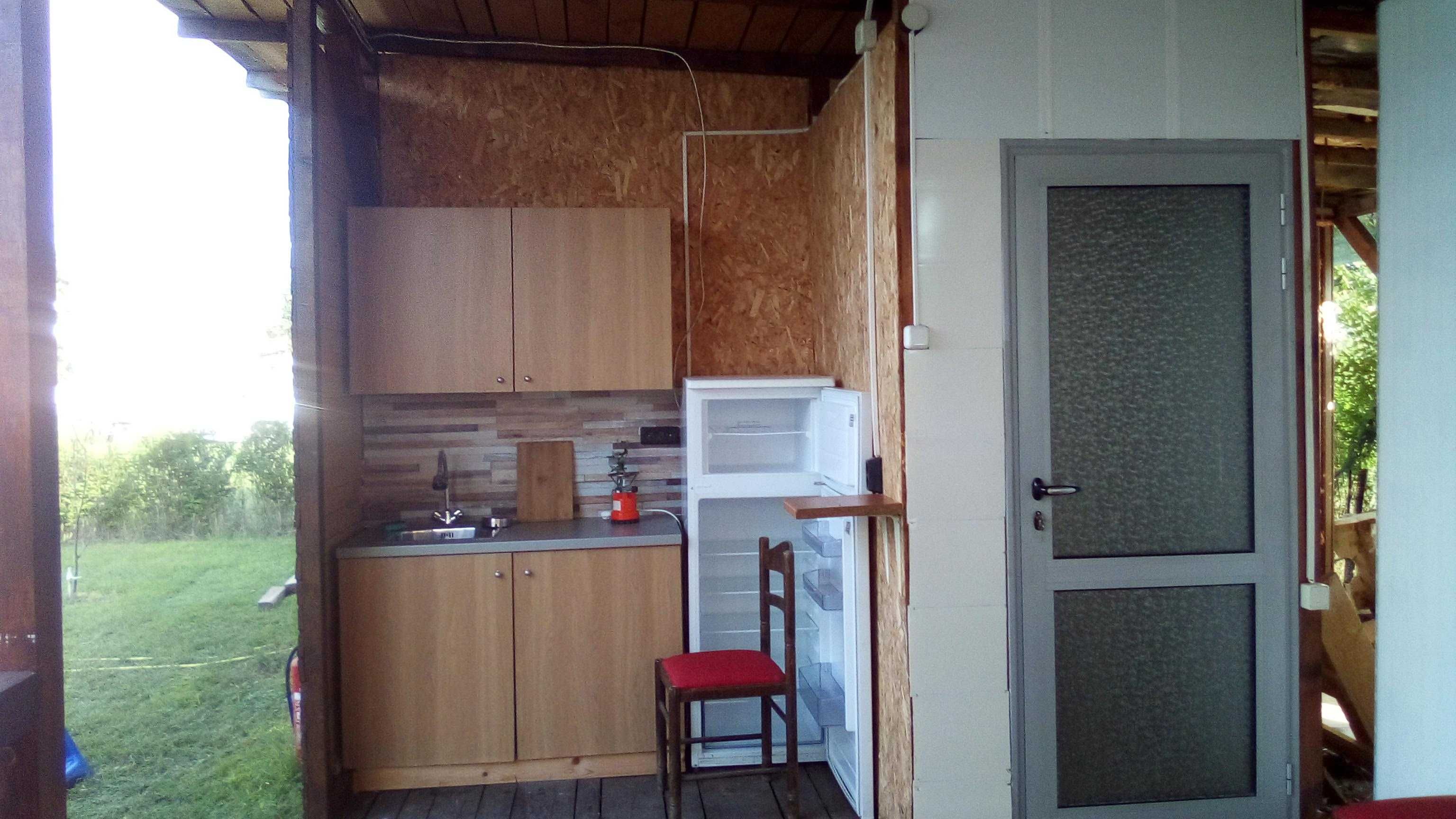 Нощувки в бунгало на 100 м. от плаж в Кариани. До 4 души- 40 евро.