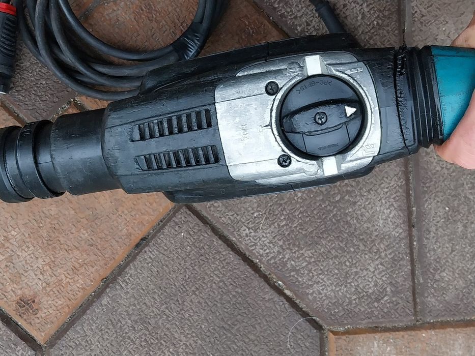 Rotopercutor  MAKITA HR  3210 FCT