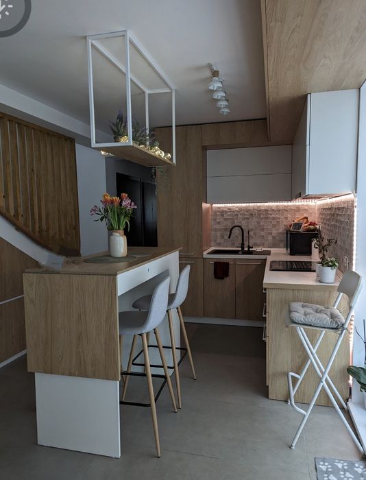 Insula bucătărie extensibilă/ masă bar pe comanda + scaune The Home