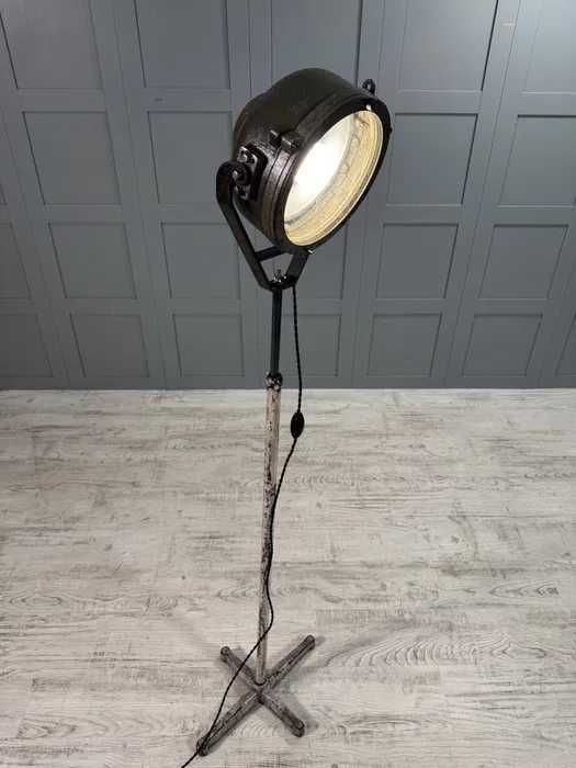 Лампион в индустриален стил - фар от танк Р398-Д