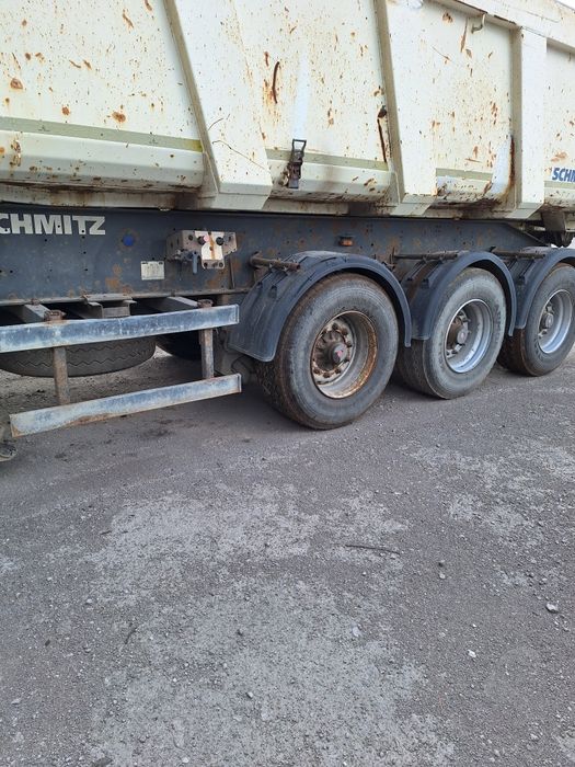 Vand 2 semiremorci marca Schmitz