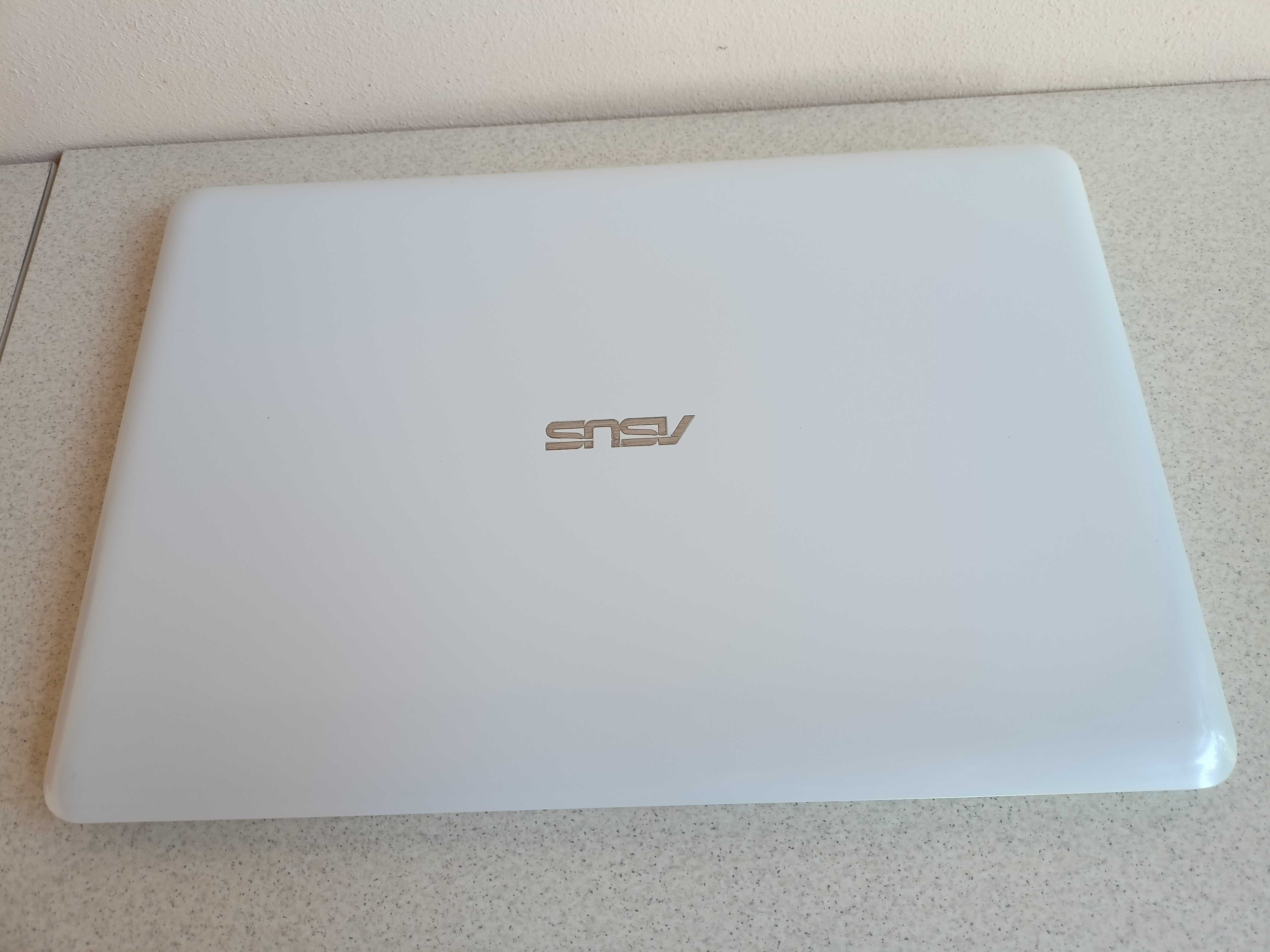 Dezmembrez Asus E502M - PretMic