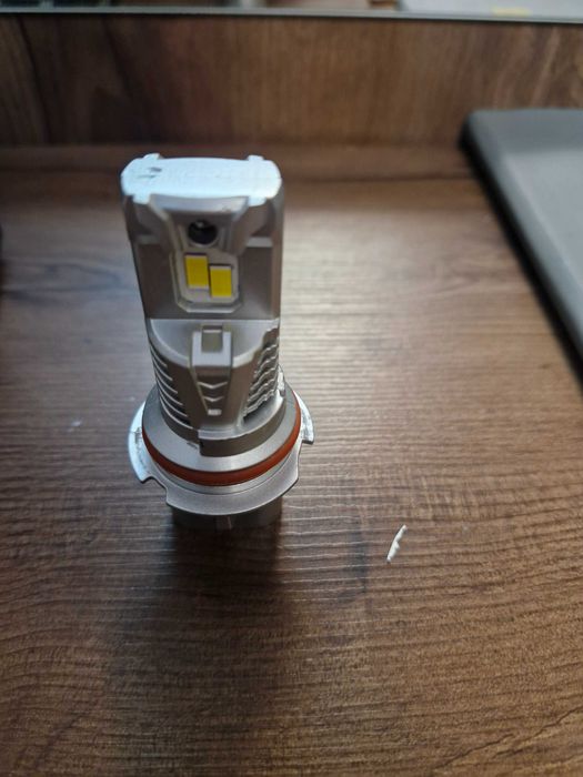 Лампочки hb5 led теплый свет.