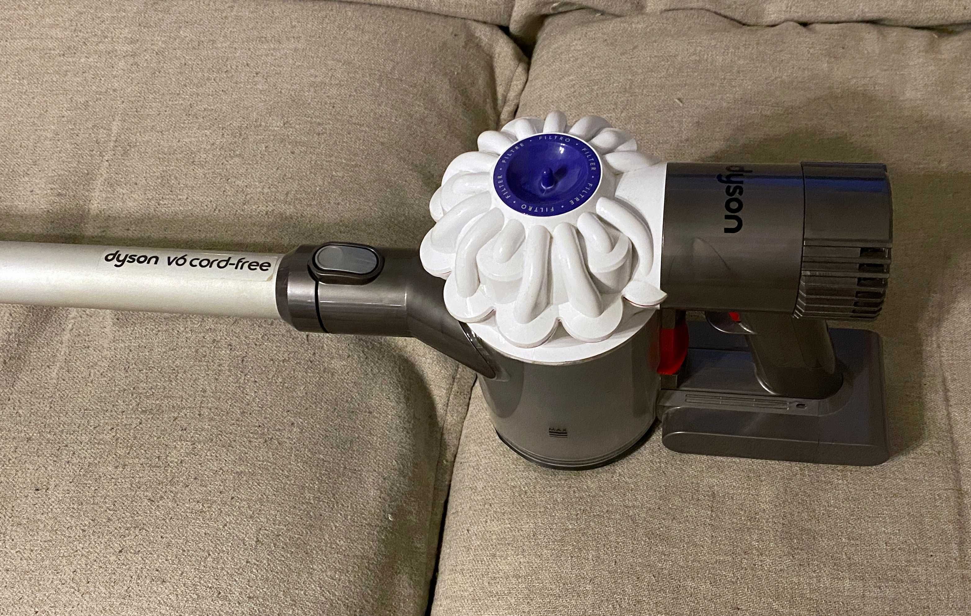 Aspirator Dyson V6 bateri ca noua incarcator - stare f buna