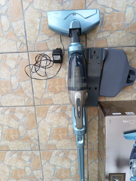 Aspirator  vertical Carefour cu acumulator