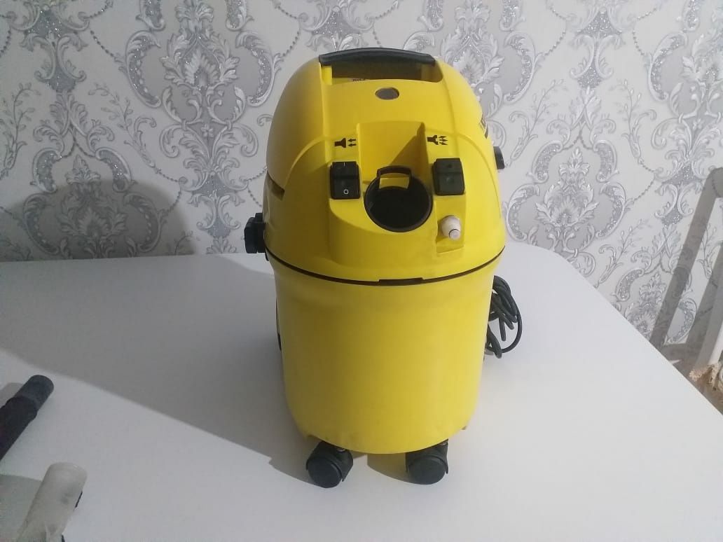 Продам  моющий пылесос для химчистки KARCHER