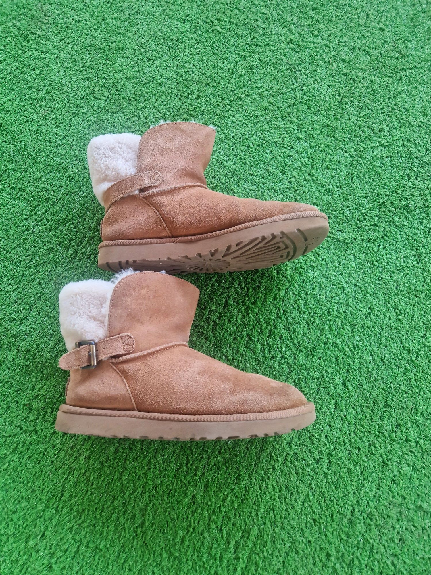 Vand ghete UGG, marime 38, in stare buna.