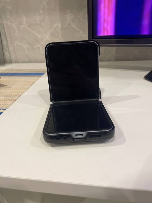 Продаётся Samsung Galaxy Z Flip 6 256 ГБ
