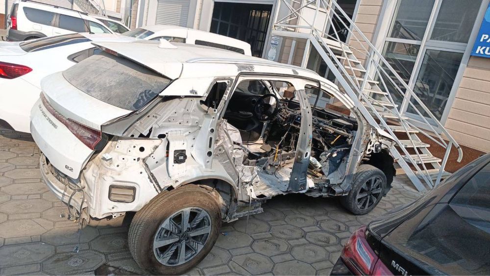 BYD e2 в аварейном состоянии