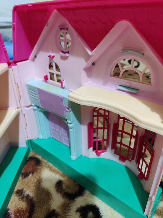 Castel păpuși barbie și căsuță papusi