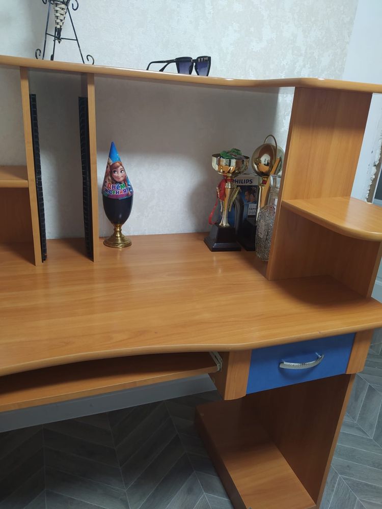 Стол компьютерный