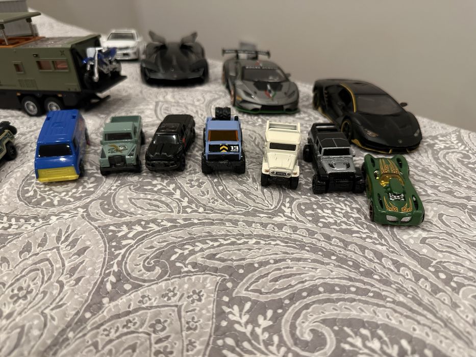 Hotwiils реалистичные машинки