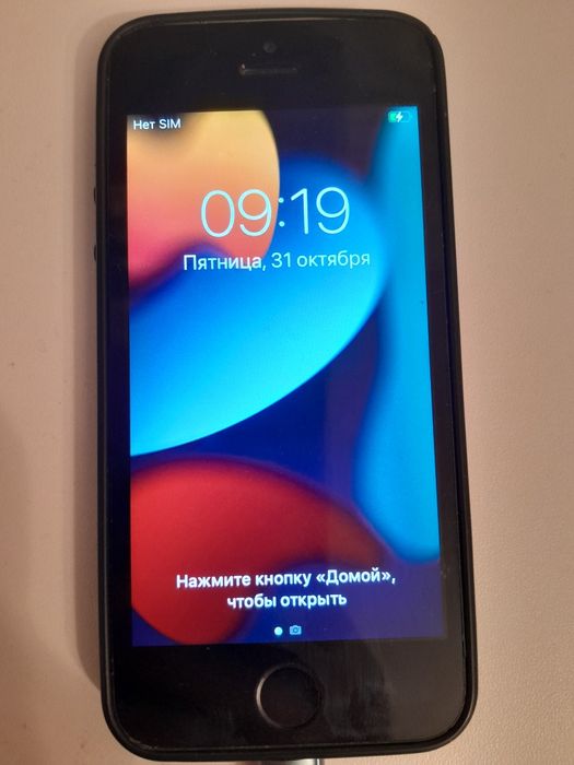 Продам Айфон Se 2016 года