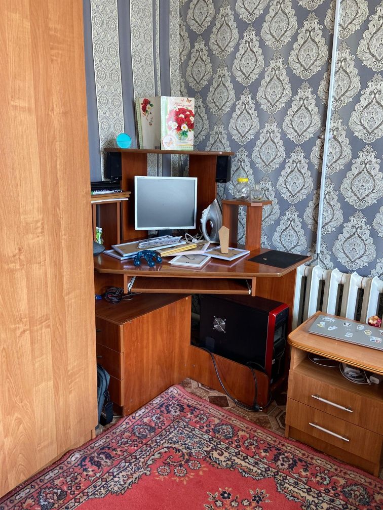Продам мебель гарнитур шкафы диван