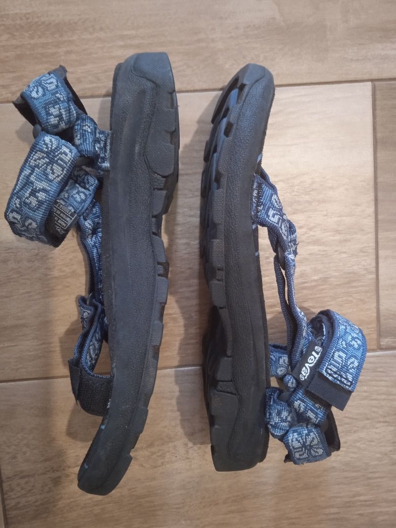 Sandale Keen Waterproof Teva mărimi 39, 40,