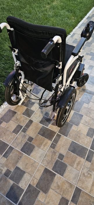 Vând carut electric nou
