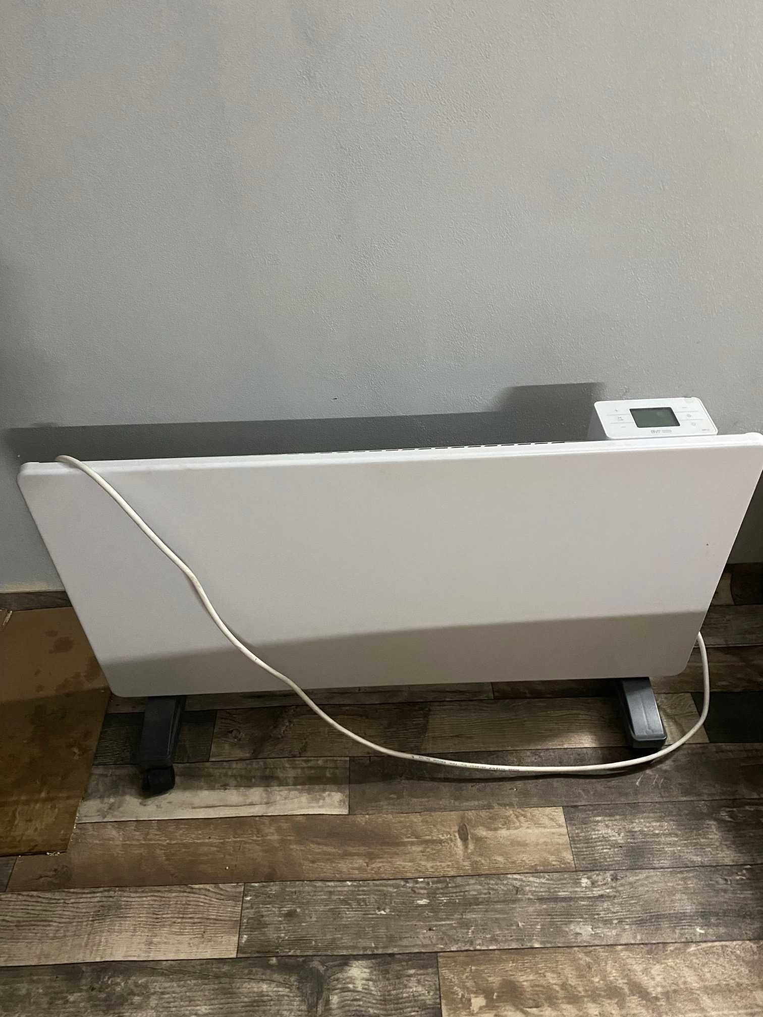 Incalzitor electric BVF CP1 2000W cu navigare WiFi, Alb