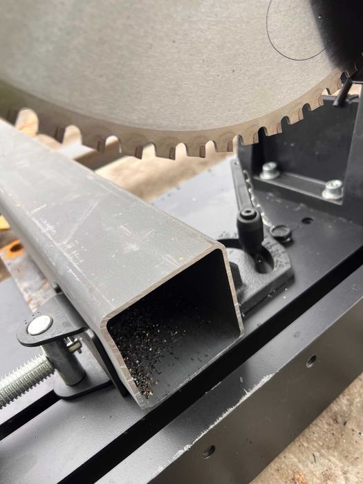 Пендула/Циркуляр за рязане на метал