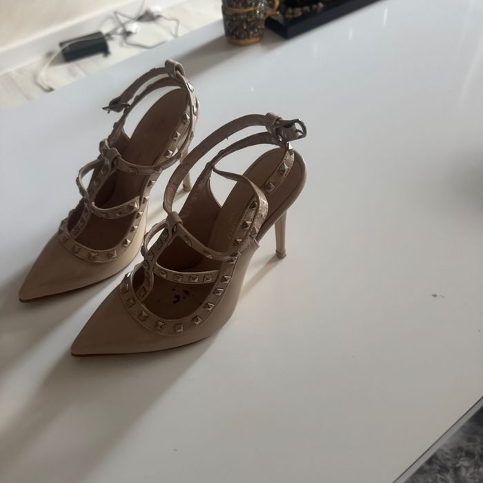 Обувки на висок ток