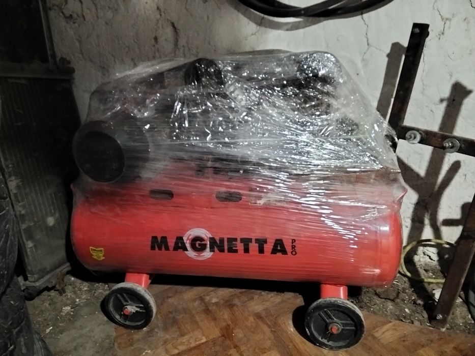 Продам компрессор отлыч состояние почити новый