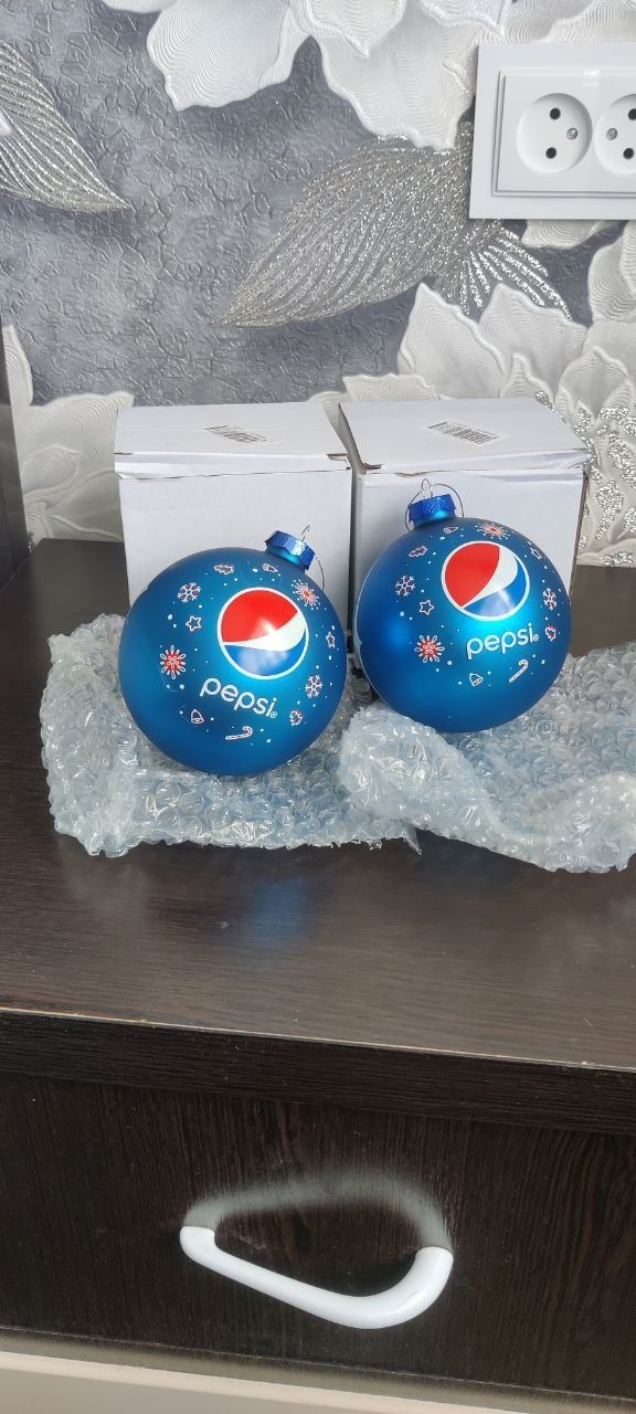Стеклянные игрушки от Pepsi