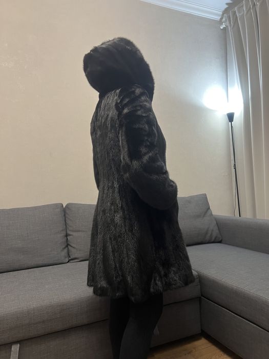 Шуба норковая 46 норка с капюшоном черный бриллиант