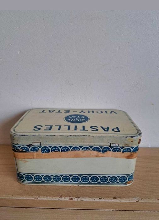Cutie pentru pastile vintange din metal originală