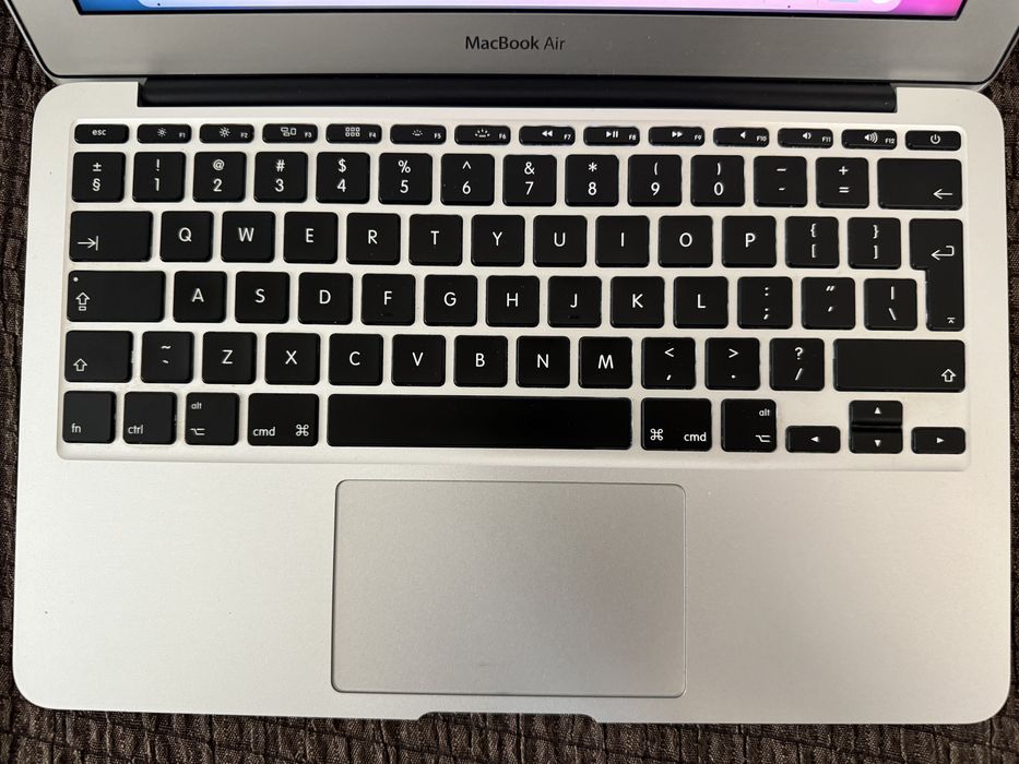 Перфектен MacBook Air 2014 11” 1.4Ghz Dual-core i5, пълен комплект