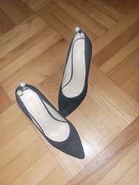 Pantofi stiletto