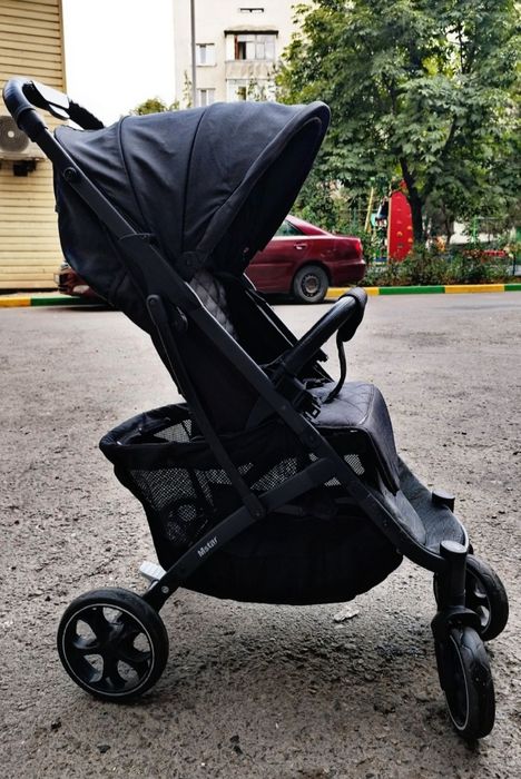 Прогулочная коляска продам