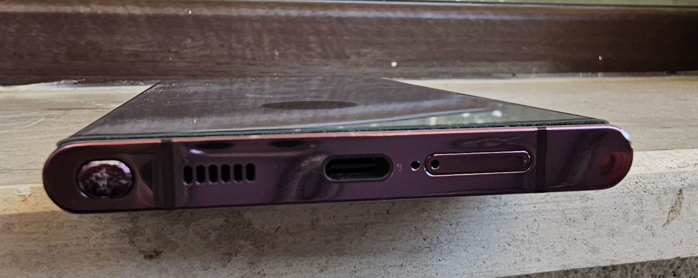 Продавам Samsung S22 ULTRA