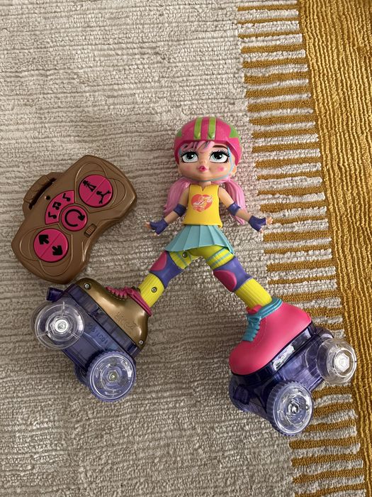 Rock N Rollerskate Doll - Papusa cu role
