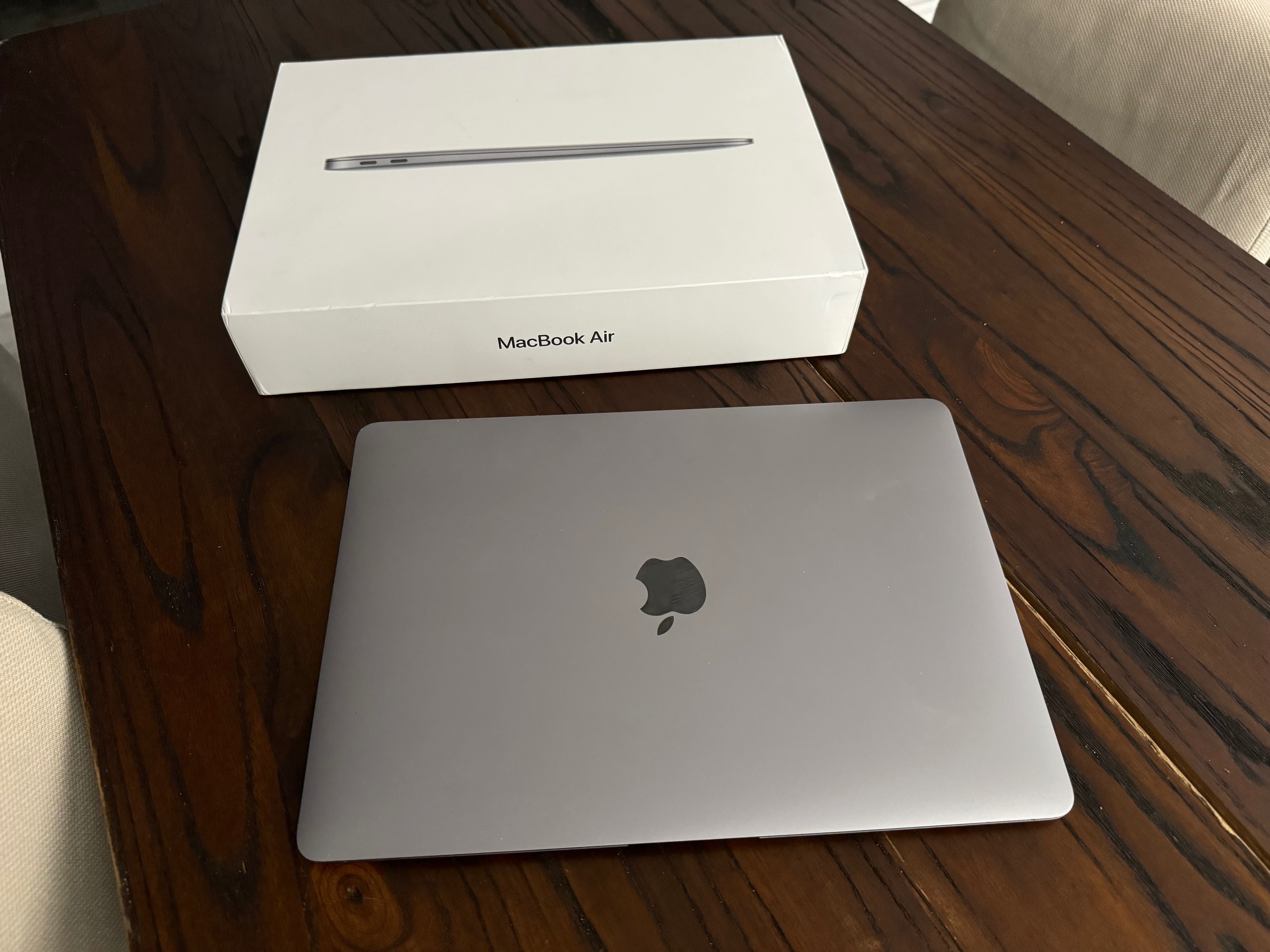 macbook air 13" 2019 i5 8gb RAM SSD 120gb