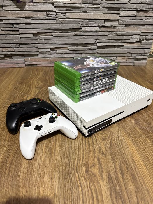Xbox one S + jocuri + 2 manete  1TB memorie