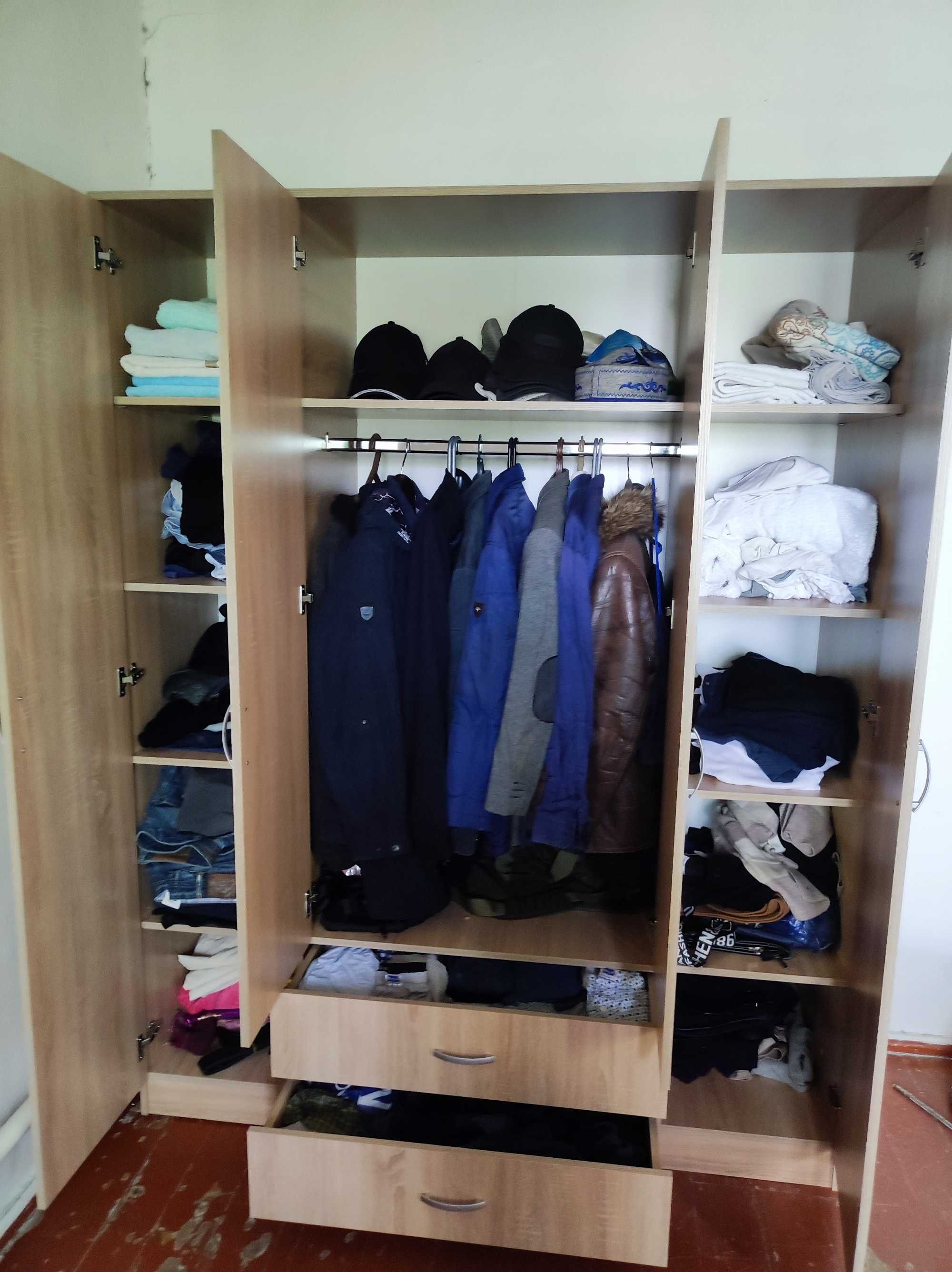 Шкаф для одежды абсолютно новый, две недели как приобрёл
