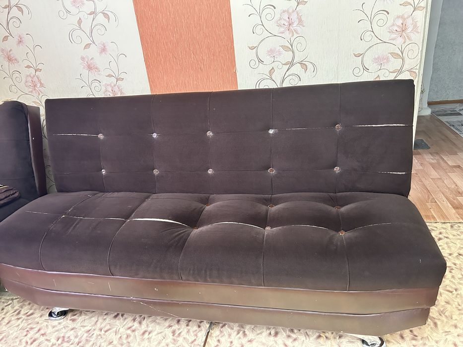 Продается диван и два кресла