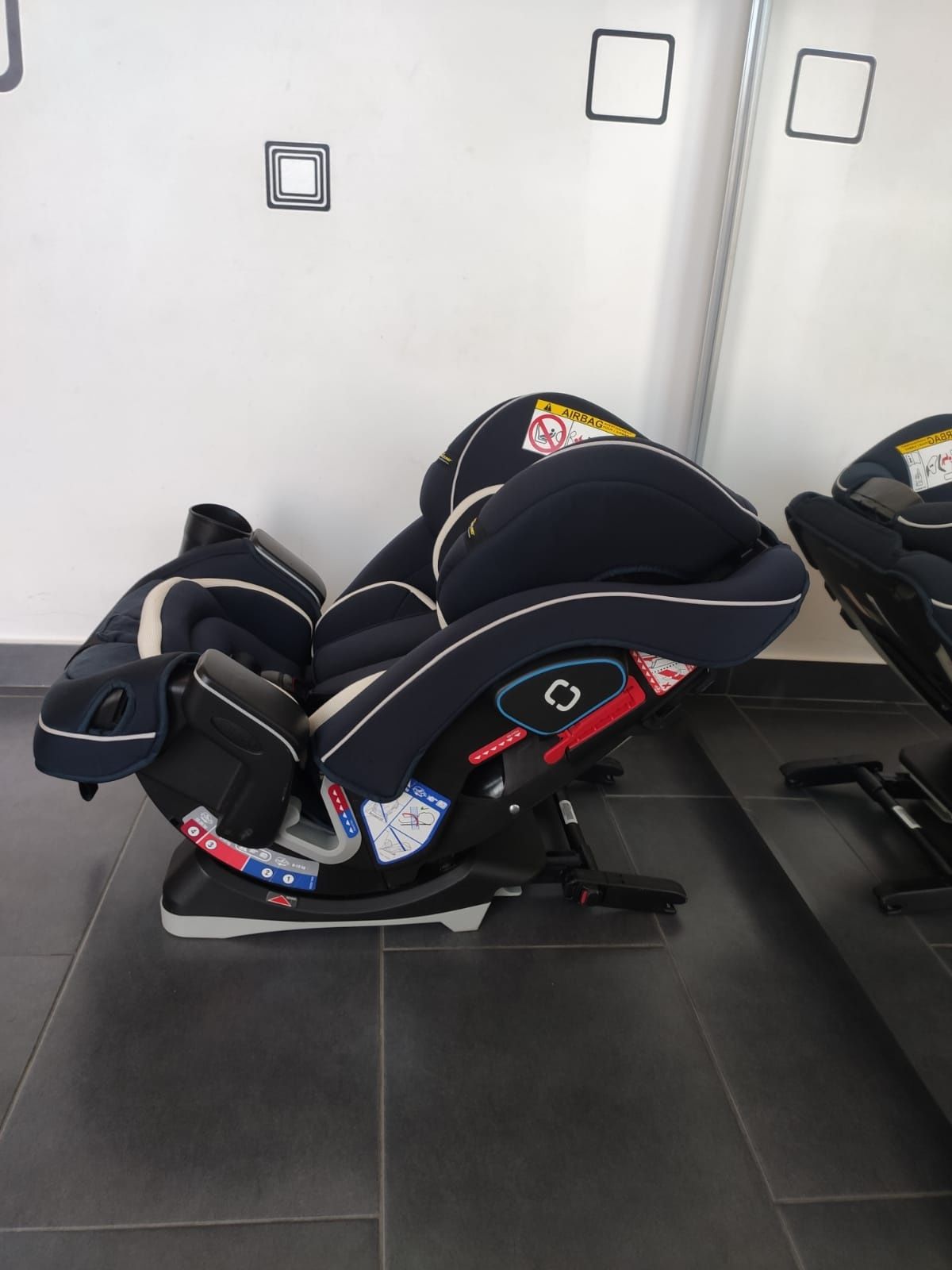 Scaun auto Graco Slimfit LX cu isofix pentru copii intre 0 și 36 kg