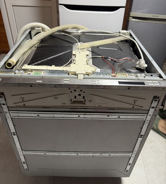 Продам посудомоечную машину Miele