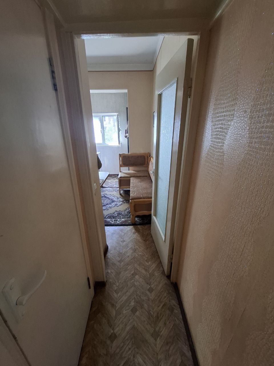 Yunusabad 6 kvartal 1 xona 43² 2 etaj sotiladi