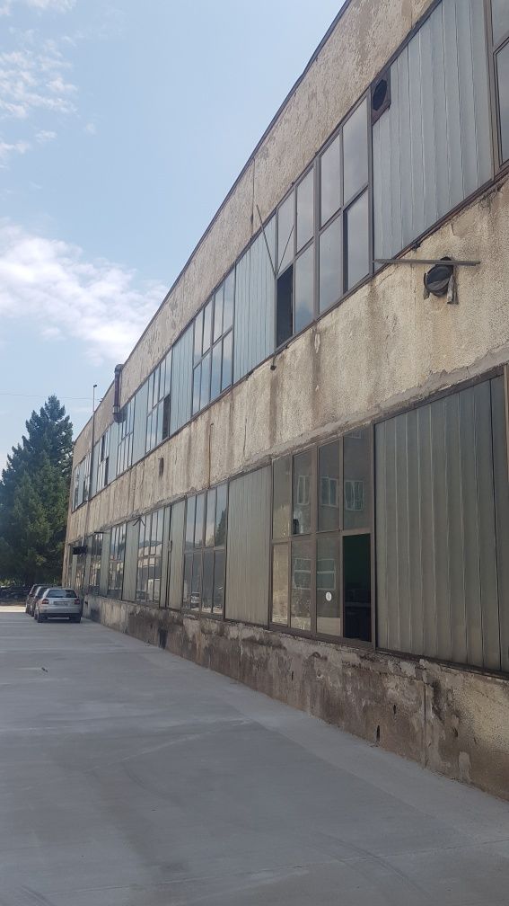 Продава се Промишлена сграда в Кюстендил, Промишлена зона - Изток - 2800 кв.м за 250 €/кв.м - Снимка #1