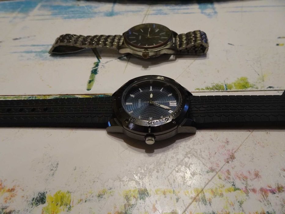 комплект 2 бр. използвани часовници БЕЗ включени батерии